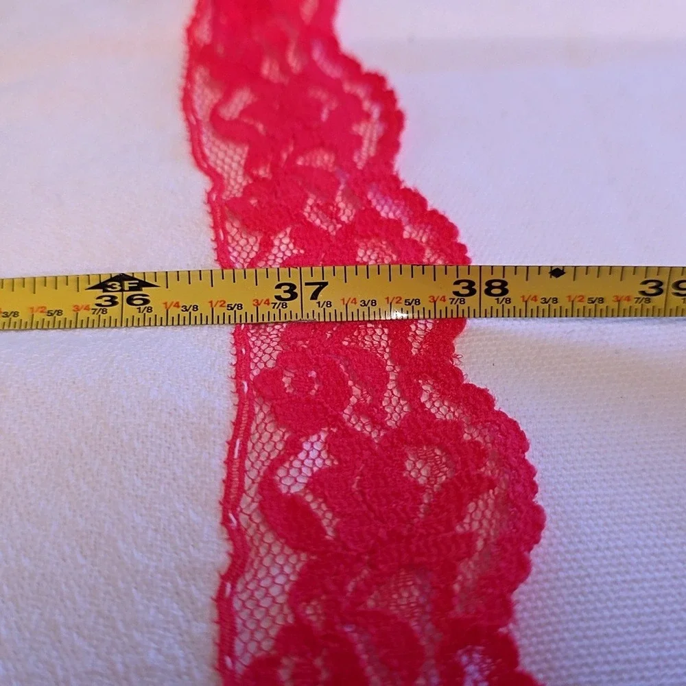Vintage Table Runner White Red Embroidered Bird Lace Trim Dresser Scarf